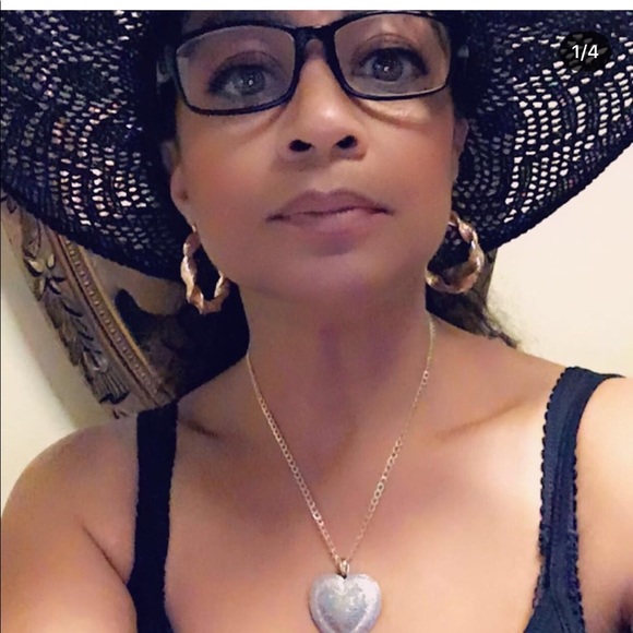 Meet your Posher, Brenda - Picture 1 of 1